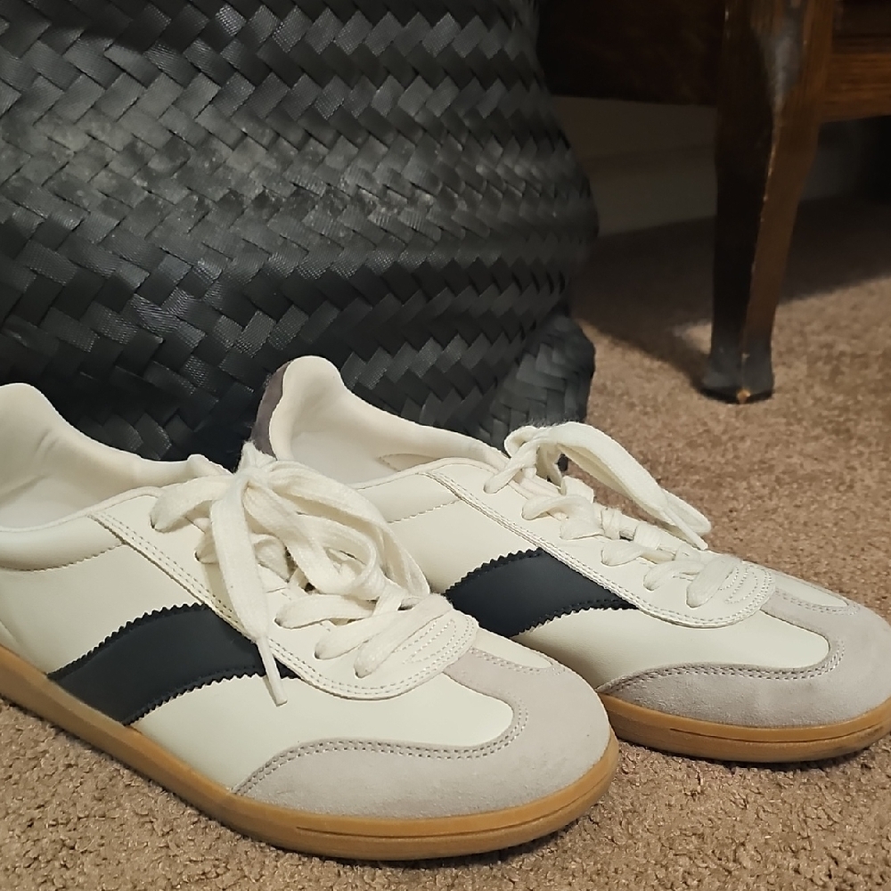Universal Thread Cream Athletic Sneakers with Black Stripe